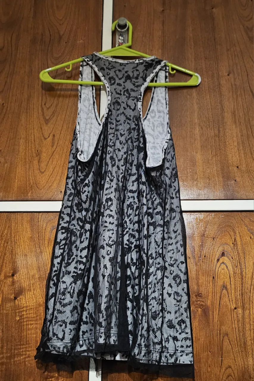 Musculosa Ona Saez - Vista 2