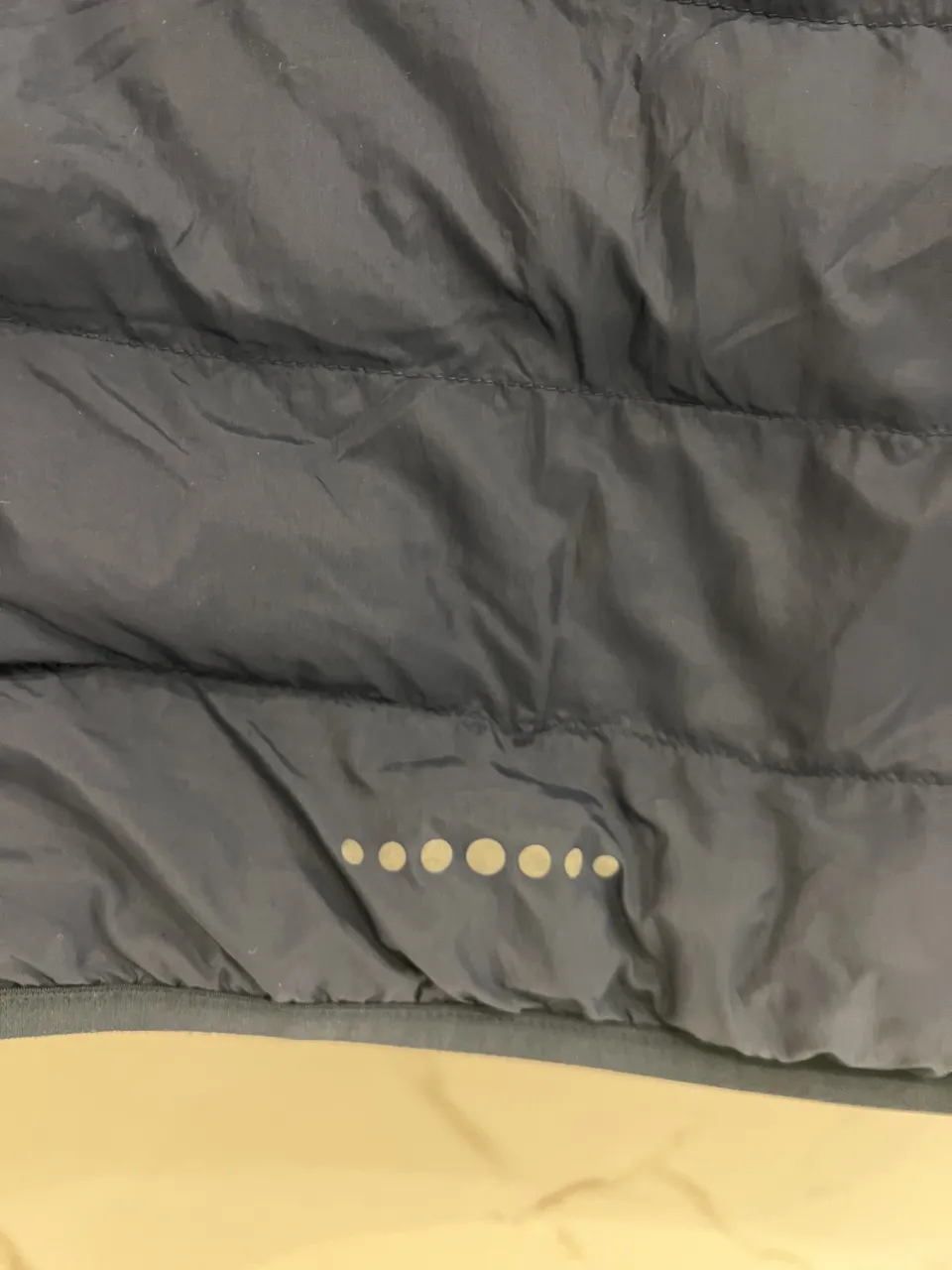 Campera de plumas Uniqlo - Vista 4