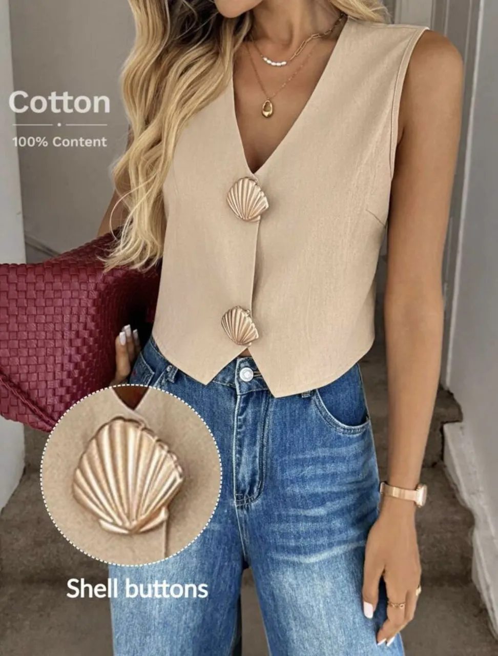 Chaleco de algodón color crudo con botones de concha. Ideal para un look casual y elegante.
