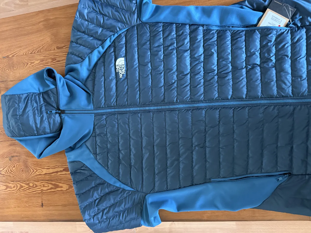 Campera de pluma The North Face, talle XL, color azul. Ideal para el invierno.