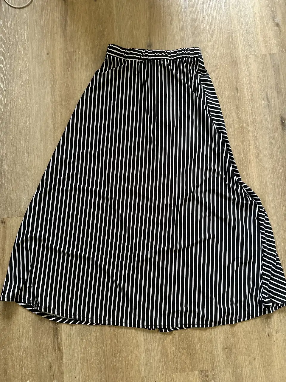 Pollera JERTLOUS - Vista 2