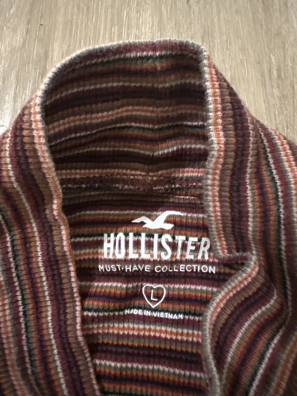 Remera Hollister - Vista 3