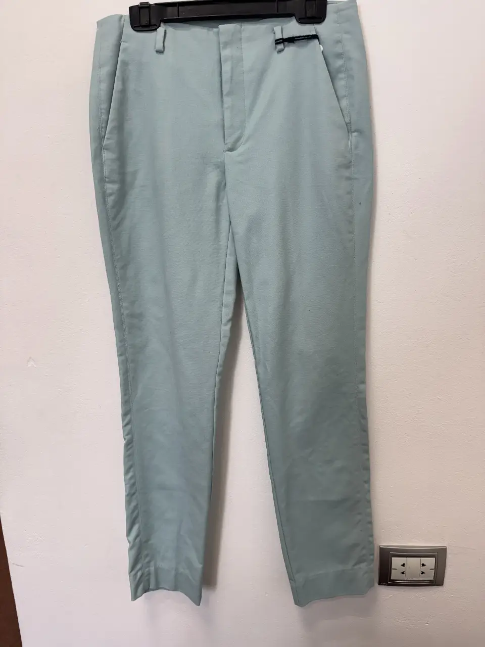 Pantalón sastrero celeste de Zara Basic Collection. Talle 34 EUR, ideal para un look casual o de trabajo.