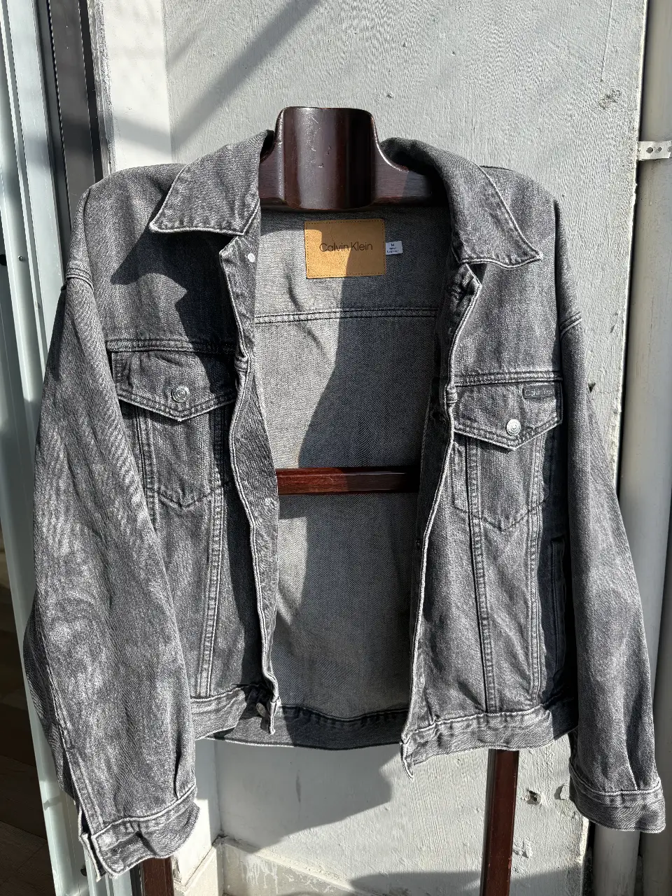Campera de jean Calvin Klein original oversize casi sin uso. Ideal para un look casual y moderno.