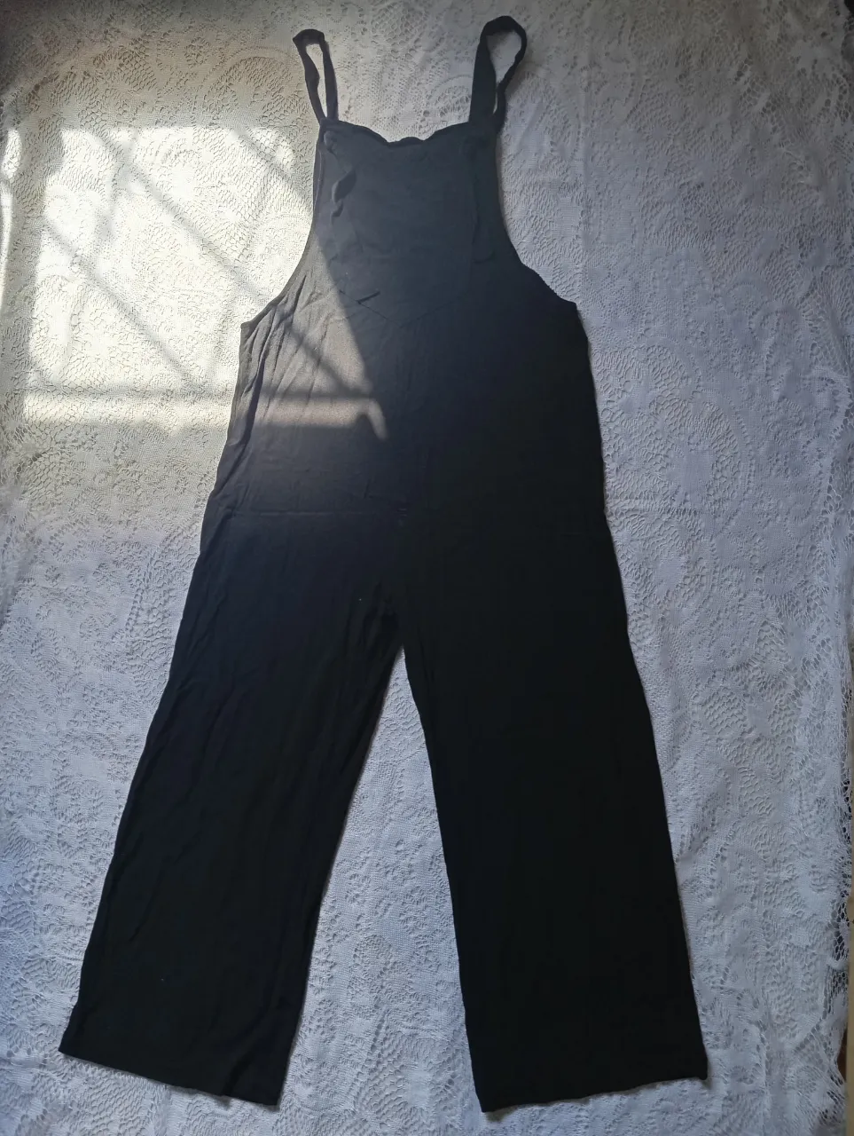 Mono negro largo con tiras.