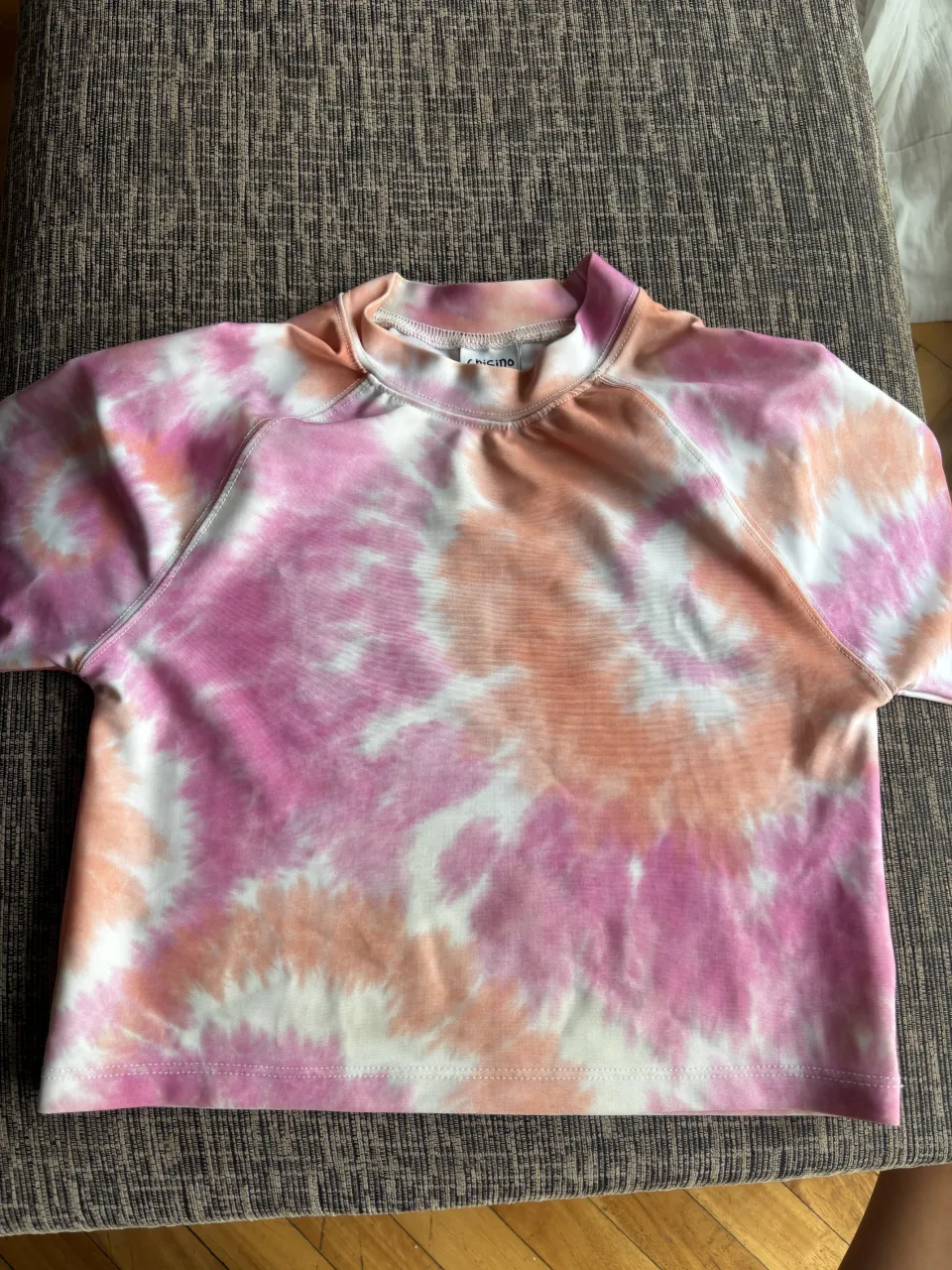 Remera manga corta con filtro UV. (apta para agua)