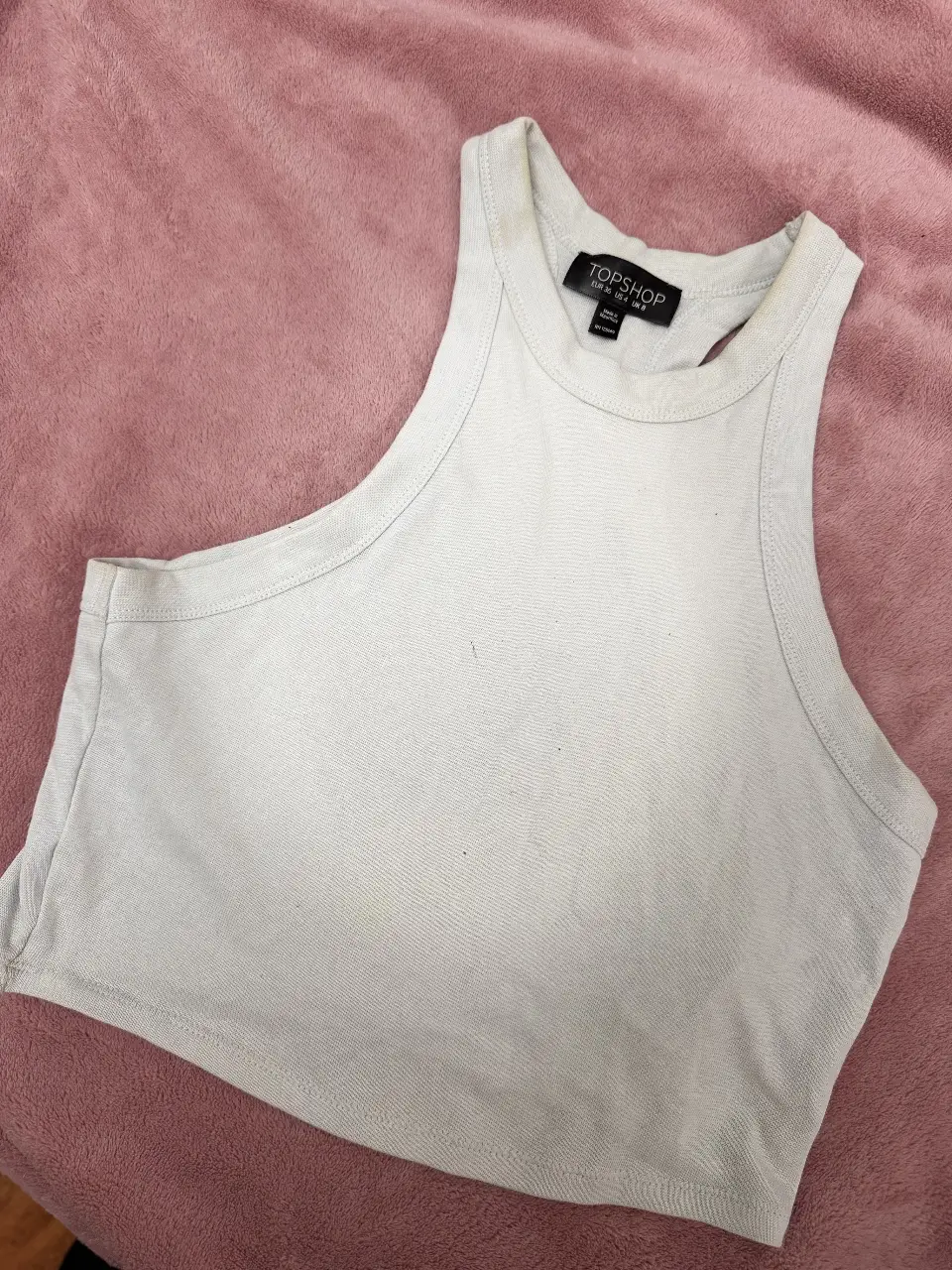 Top gris de mujer, estilo musculosa, con cuello redondo y espalda descubierta. Marca TOPSHOP importada de Inglaterra. 