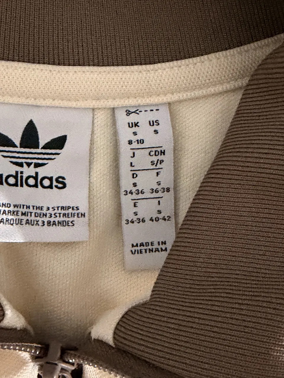 Buzo adidas - Vista 3