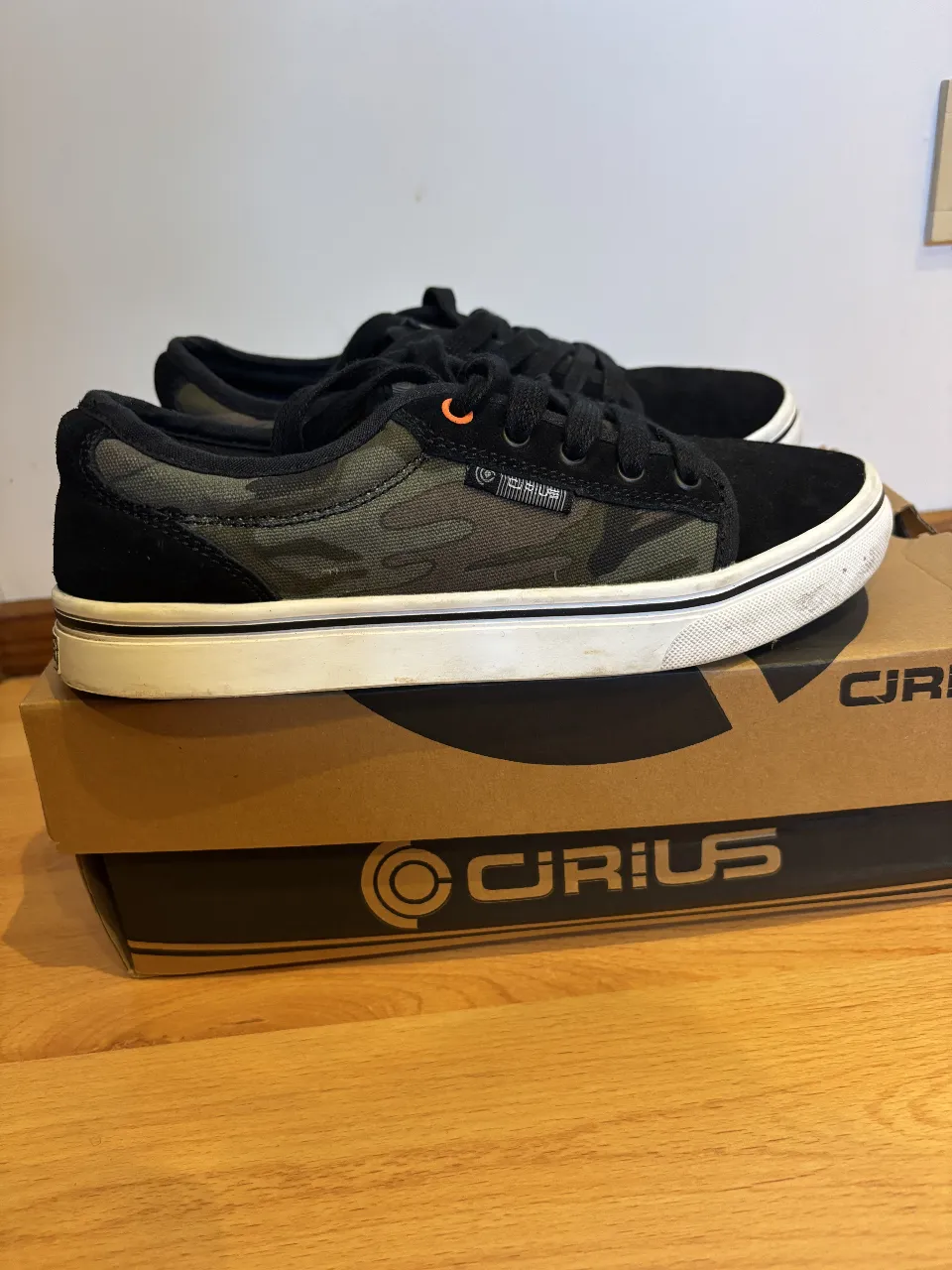 Zapatillas Cirius Flanger Lux, talle 38, con diseño camuflado en tonos verdes y negros. Ideales para un look skater o casual.