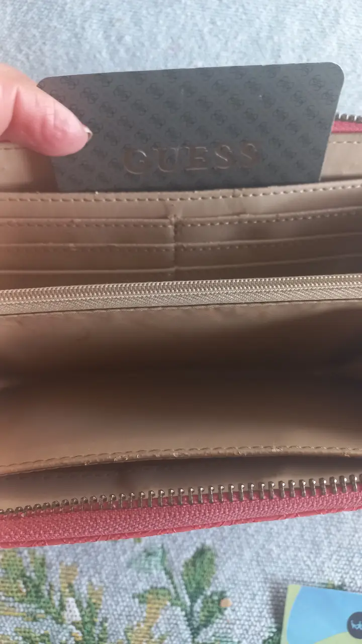 Billetera GUESS - Vista 3