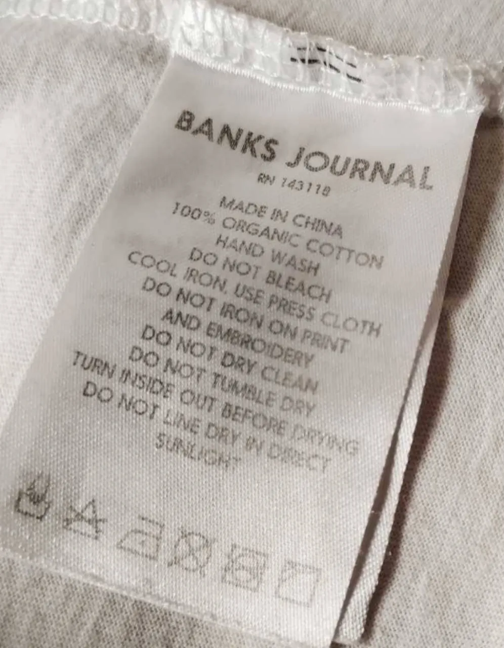 Remera Banks journal - Vista 5