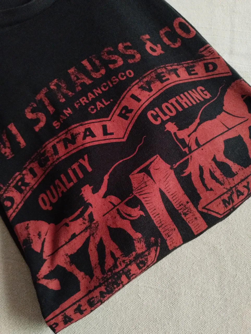 Remera Levi's - Vista 2