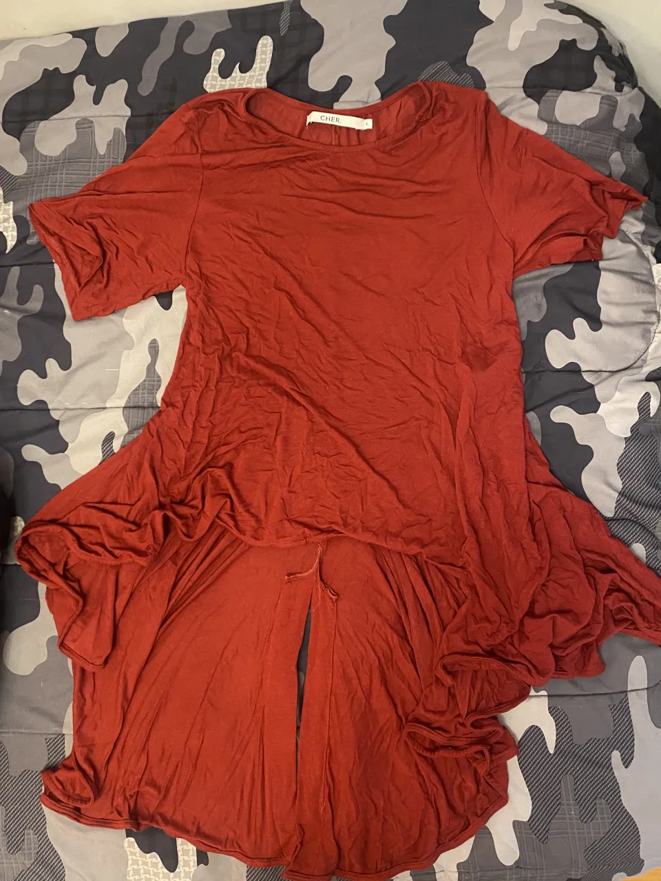 Remera CHER. - Vista 2