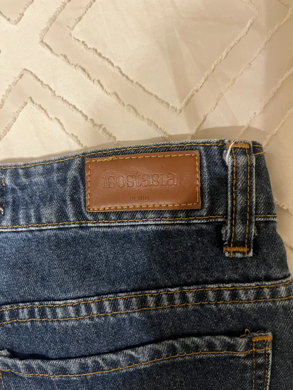 Short Isostasia - Vista 4