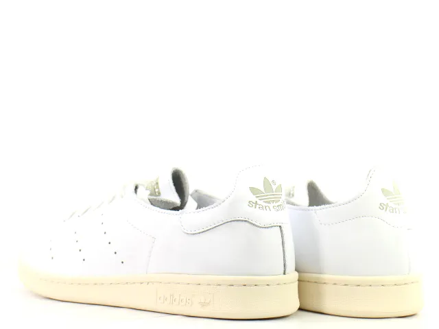 Zapatillas Adidas Stan Smith, un clásico del estilo urbano. Perfectas para el día a día, combinan comodidad y un diseño icónico que nunca pasa de moda. Ideales para darle un toque cool a cualquier outfit.