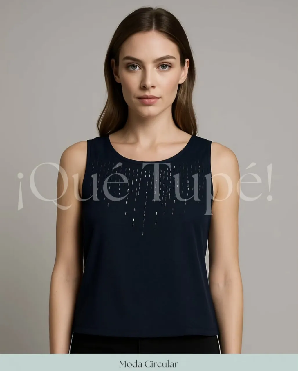 Top de mujer azul marino con detalles brillantes. Ideal para una salida o evento especial. Diseño elegante y moderno.