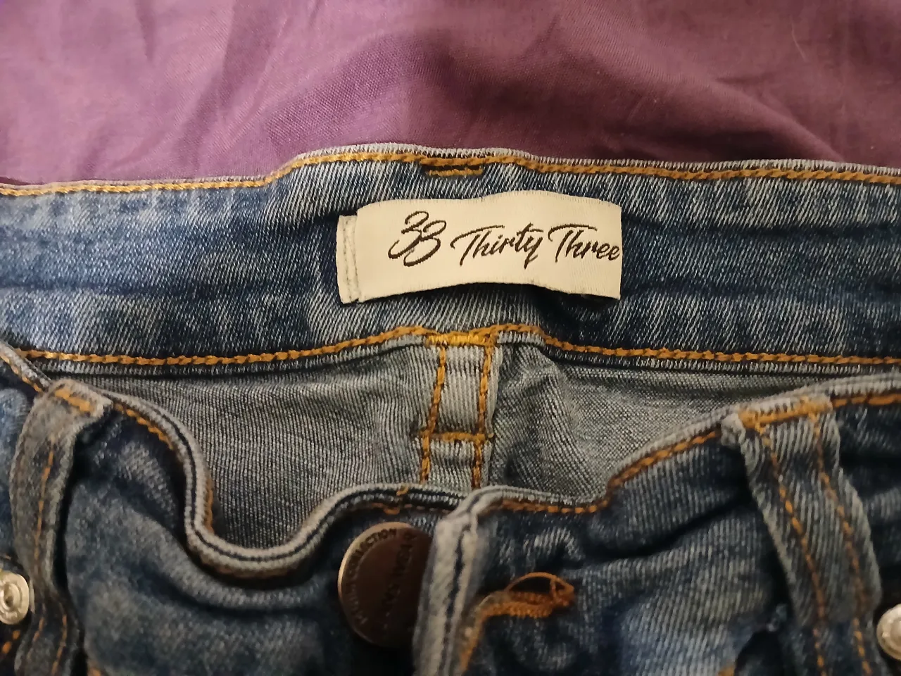 Jean Thirty three - Vista 3