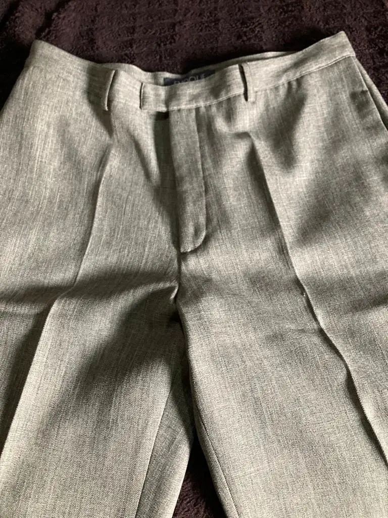 Pantalón de vestir verde agua/gris, de mujer, con pinzas y talle 44. Ideal para un look formal o de trabajo.