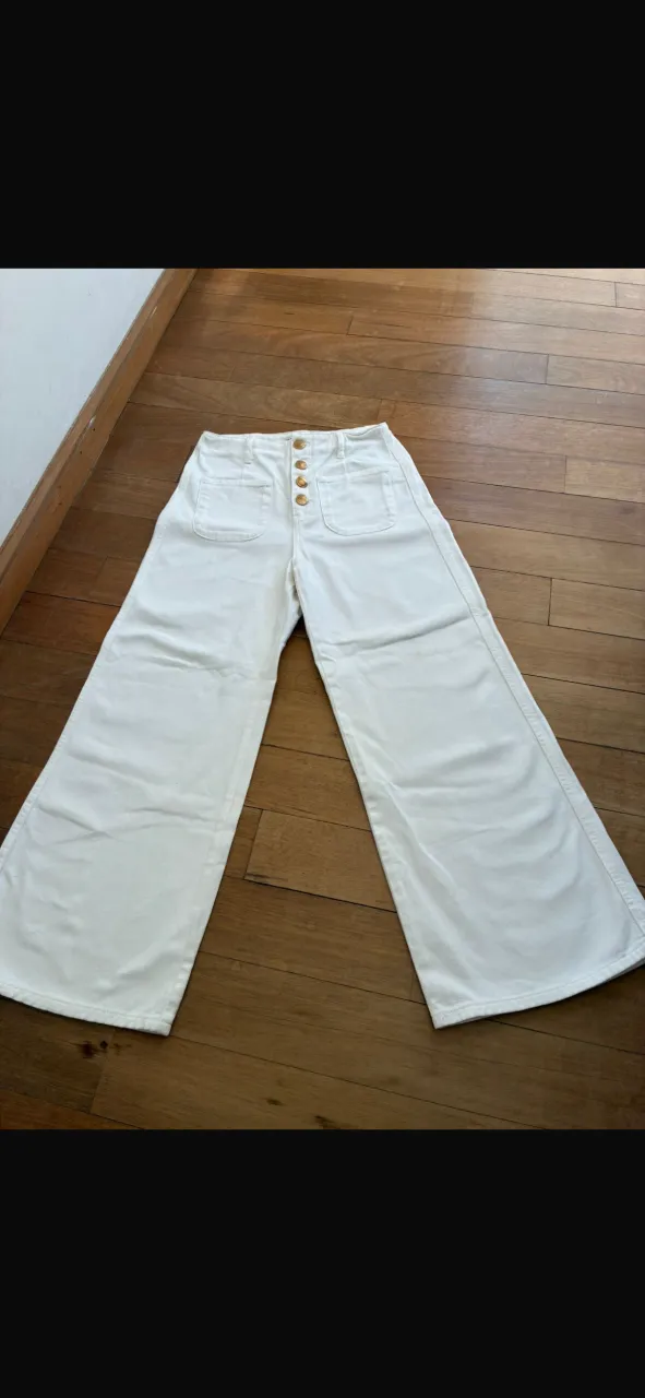 Pantalón blanco de  gabardina de Zara  