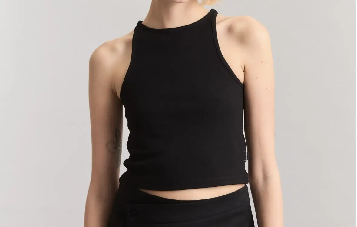 Musculosa negra Kosiuko