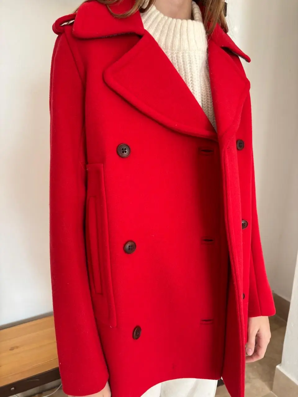 Tapado rojo de paño, de la marca Abercrombie & Fitch, con botones y bolsillos. Talle XS. Lo usé 1 o 2 veces, está impecable!