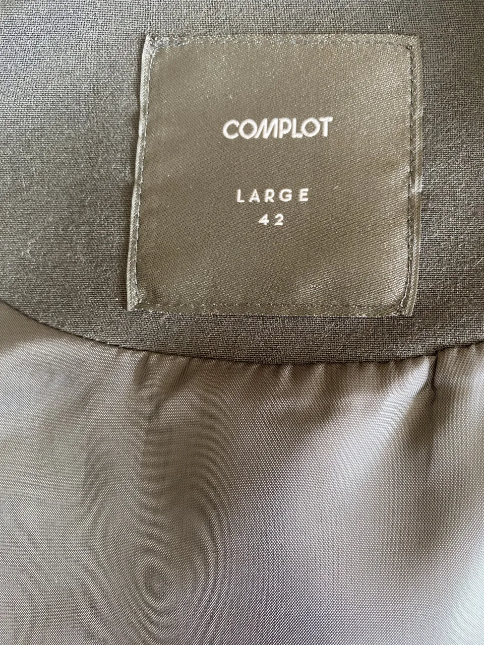 Chaleco Complot - Vista 3