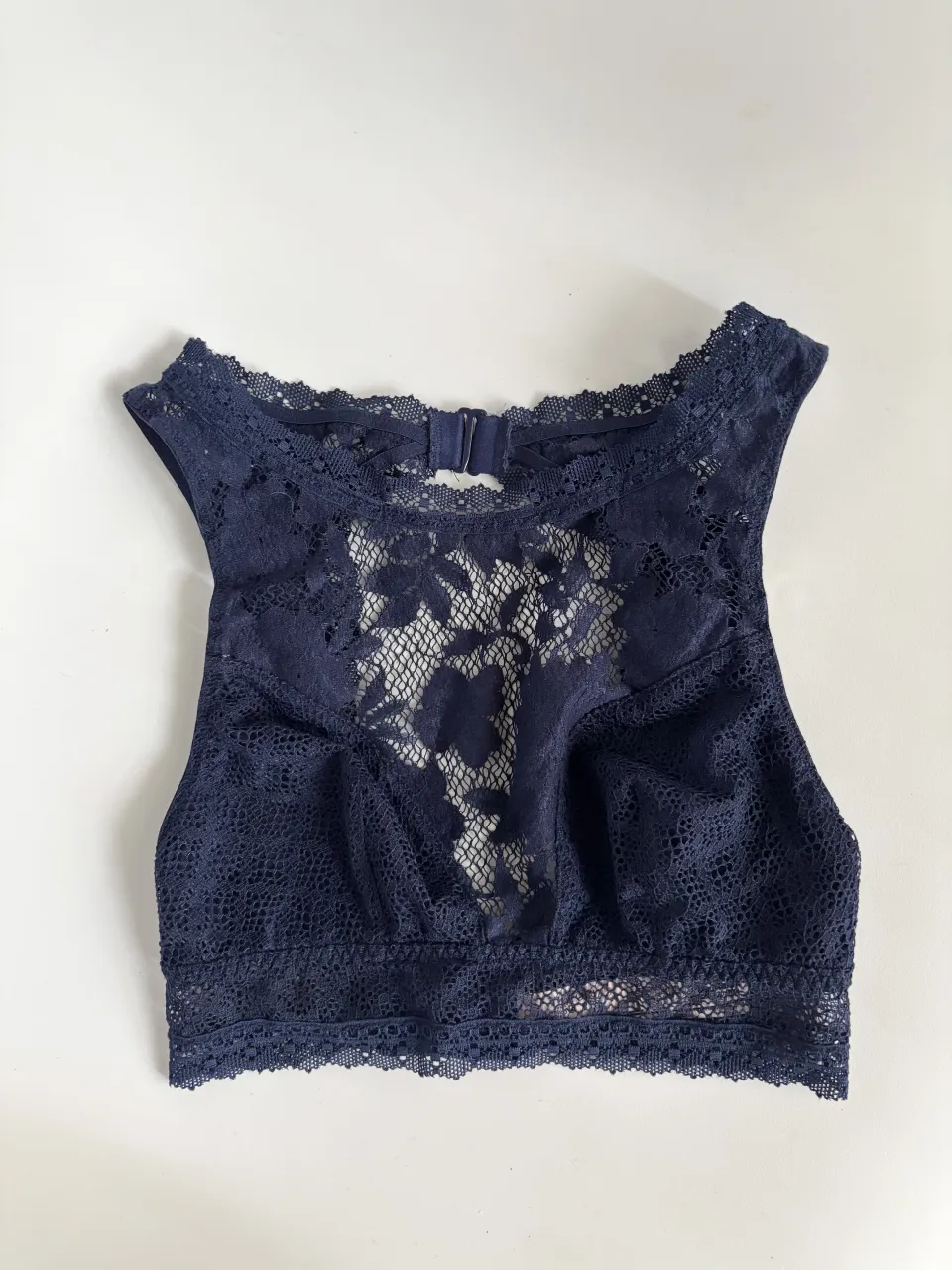 Corpiño de encaje Victoria’s Secret NUEVO. Hermoso color 💘  con diseño de espalda abierta, tiene dos ganchitos atrás y uno con regulador. Es elastizado, va a 80/85.  Ideal para esos tops, musculosas y blusas en las que no queremos que se vean los breteles (ej foto 6).

bralette bra vs lenceria 