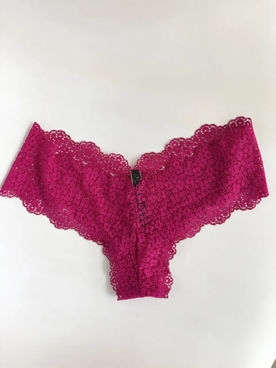 Bombacha de encaje rosa de la marca Victoria's Secret NUEVA💘 modelo cheeky. Hermosisima con detalles de encaje. Talle M, es re elastizada. 