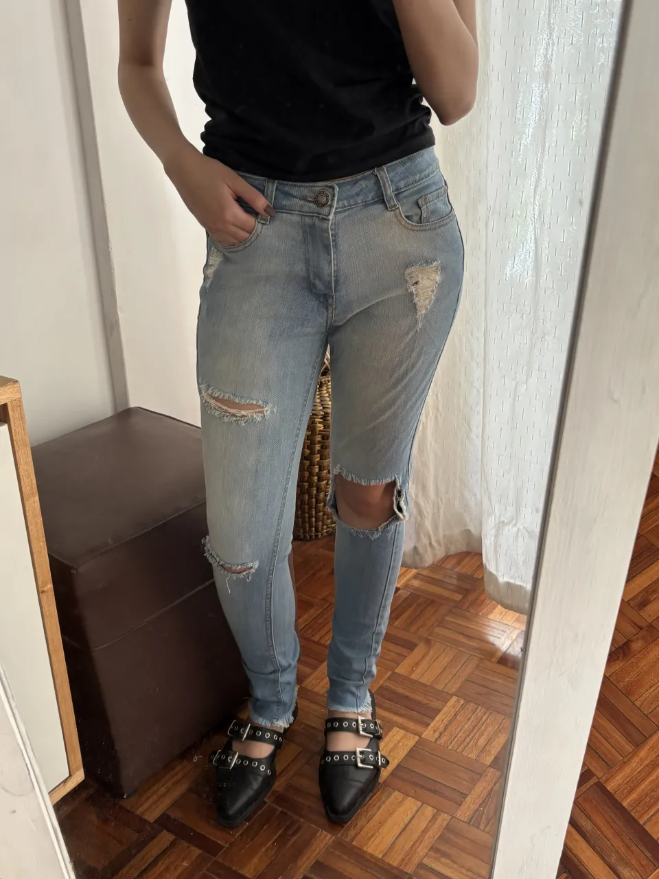 Jeans Sybilla corte skinny, con roturas y desgastes. Muy buen calce. Lavado claro, ideales para un look casual y moderno. 

// jean roto ripped skinny chupin y2k tiro bajo tiro medio