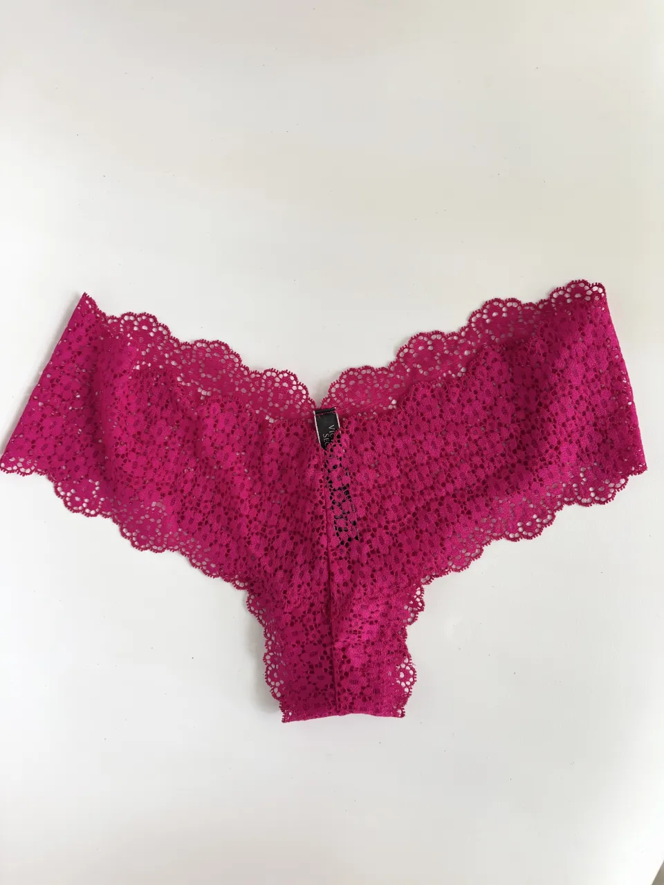 Panty de encaje rosa de la marca Victoria's Secret obvio NUEVA!💘  Talle M, es muy elastizada