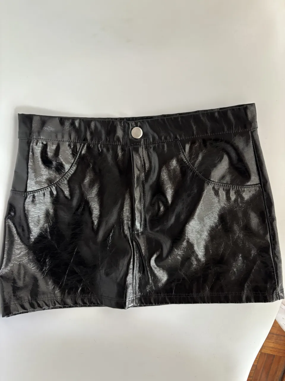 Minifalda negra nueva con cierre. Muuuy canchera 💘

// pollera mini charol cuero sintetico  