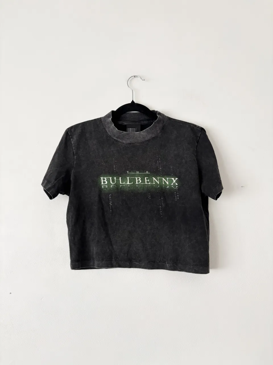 Remera manga corta Bullbenny. Efecto desgastado/stone wash. No recuerdo que talle era pero creo que el más grande. Se puede usar sueltita o al cuerpo, mide 45cm de axila a axila
