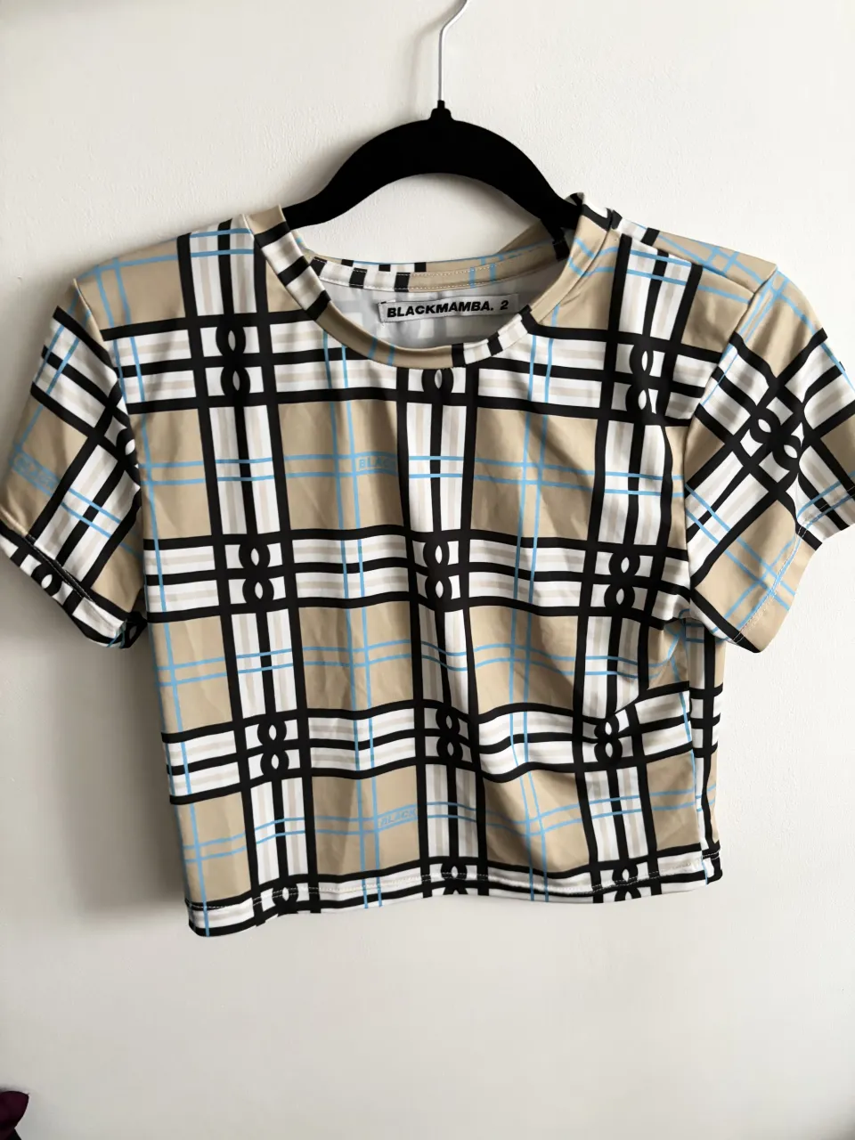 Top blackmamba nuevo🖤Con la iconica estampa monogram. Es elastizado

// baby tee manga corta black mamba bullbenny the ann Wagners 