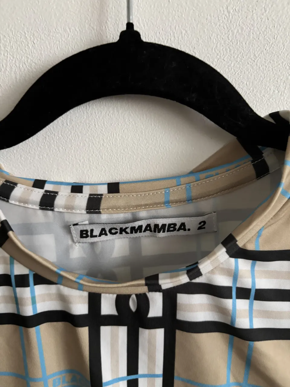 Remera BLACKMAMBA - Vista 2