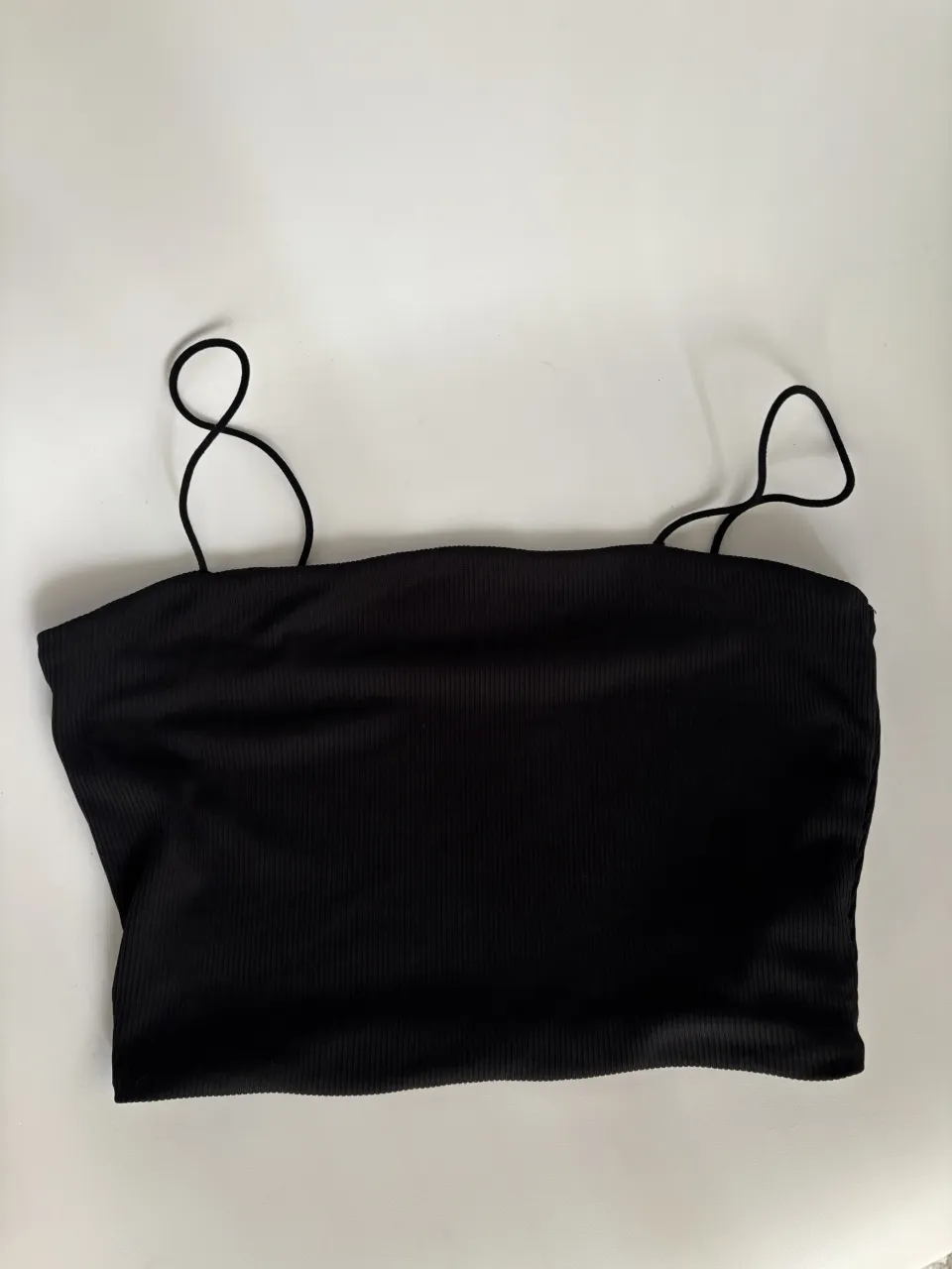 Top negro de tiras finas SHEIN nuevo!  Es elastizado. 

// strappy black top shein sin mangas