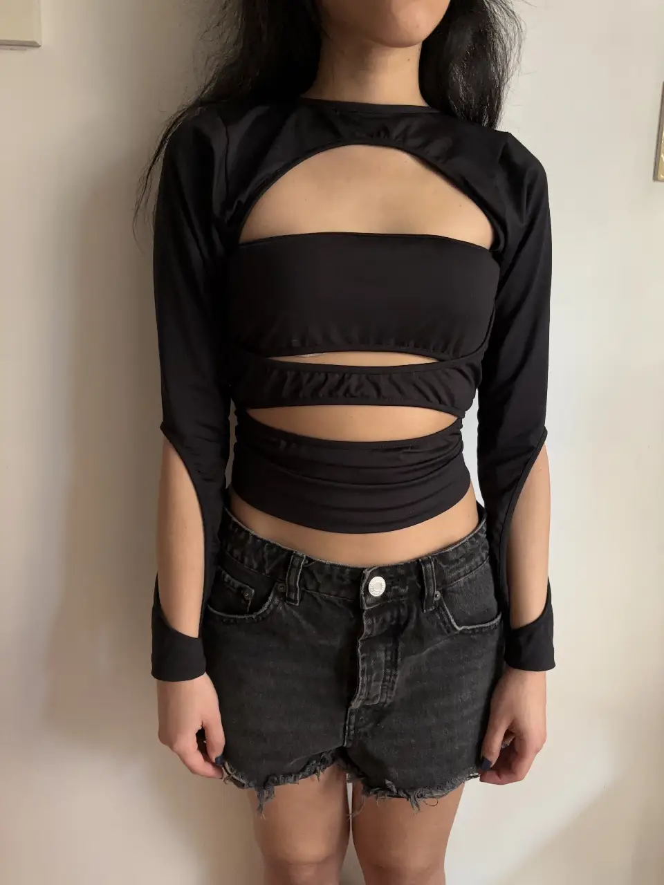 Top Maniac. Super original! Divino para salir en invierno. NO es mi talle, lo tengo enganchado atrás! Elastiza y se amolda a vos🖤 La zona del busto sostiene bien para usar sin corpiño. Talle L  (para mi 90/95). 38cm axila a axila estira hasta 46cm aprox. 55cm de largo desde la unión hombro y cuello