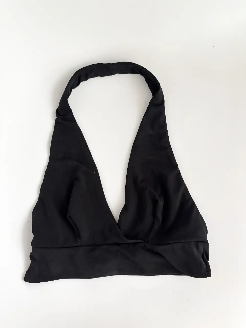 Top halter negro de Pull&Bear. Tiene 2 usos. Talle S, ideal 85/90. Soy 80 y me queda un poco grande. Hermoso para salir! 🖤Impecable. Con espalda descubierta. Es re elastizado, se amolda a vos