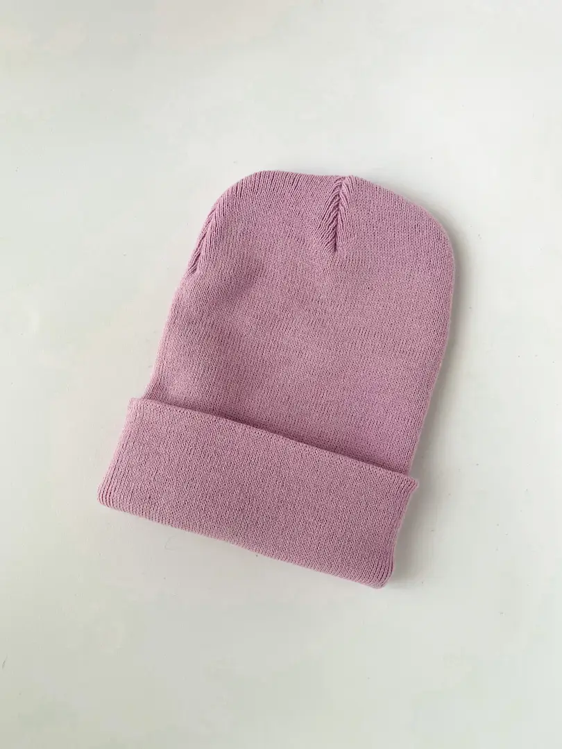 Gorro nuevo color lila, ideal para el invierno.  Es elastizado, podes doblarlo a gusto. Unisex. + colores disponibles 