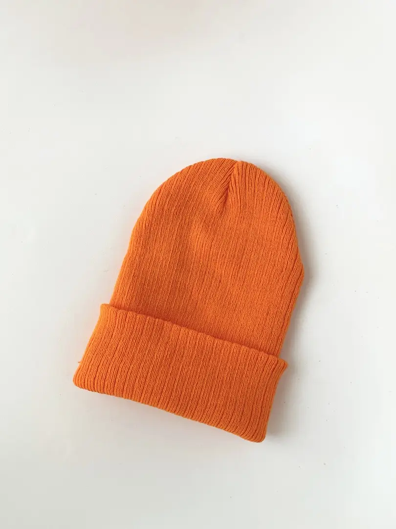 Gorro nuevo de color naranja, ideal para el invierno. Es elastizado, podes doblarlo a gusto. Unisex. + colores disponibles 