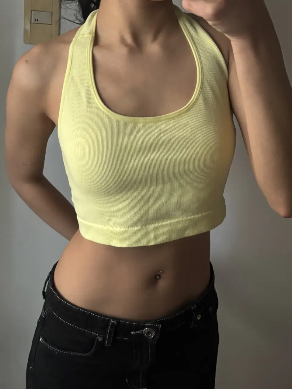 Top seamless Primark nuevo. Del color que se viene 🧈 Hermosa calidad, es de la colección activewear. Se puede usar para ejercicio, yoga, pilates o el día a día. A mi me queda un poco grande/suelto (soy 80), es ideal 85/90. 34cm axila, estira! están mucho más 🔥 