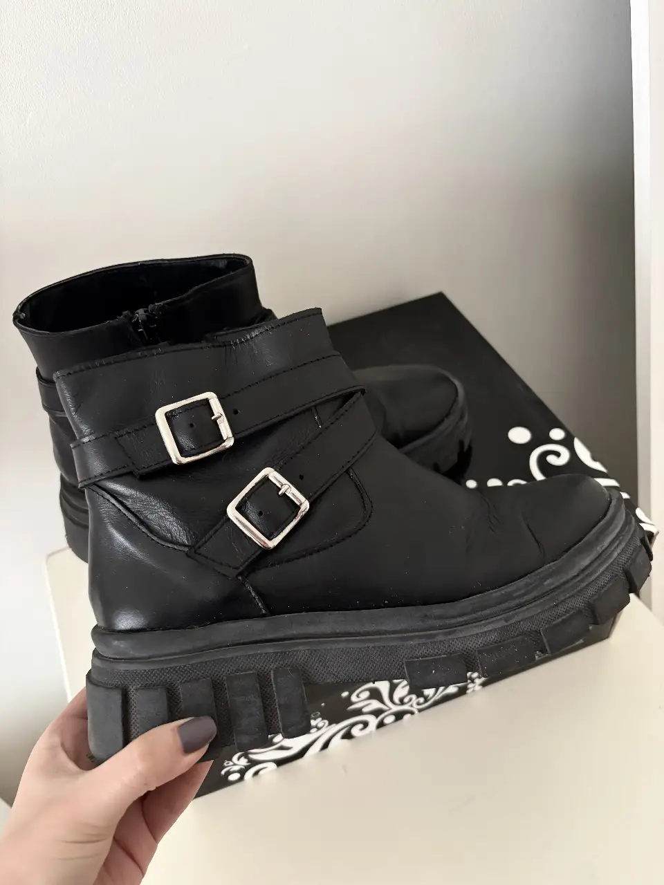 Botas Mary & Joe nuevas! Son de cuero real, te van a durar un montón🖤 Vienen con su caja.  Talle 37. Impecables! no tienen uso. Son muy cómodas, ideales para la temporada.
