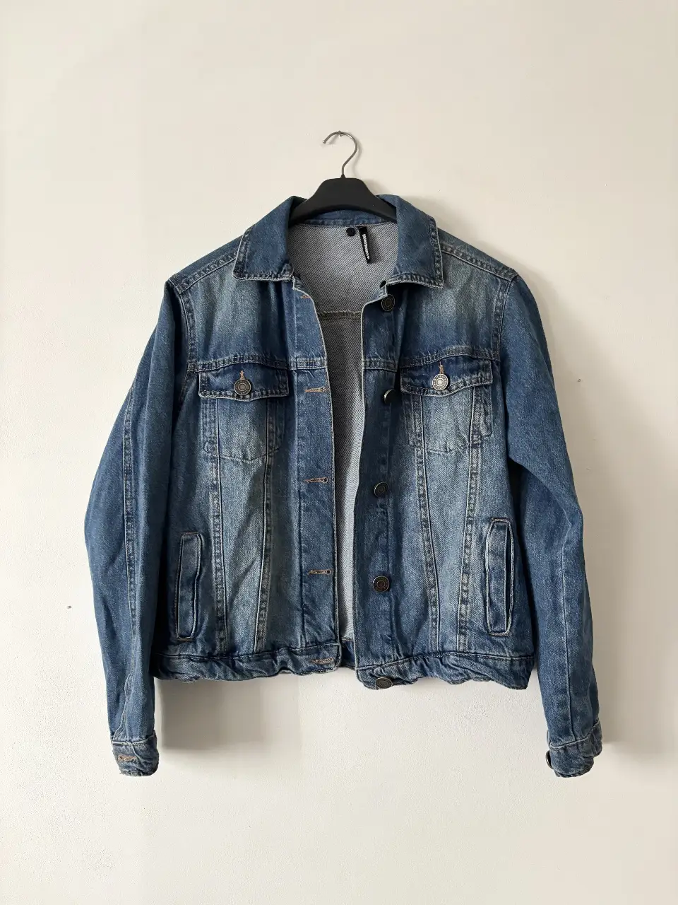 Campera de jean azul Americanino. Un clásico, con botones y bolsillos. Talle S, puede ir a XS!