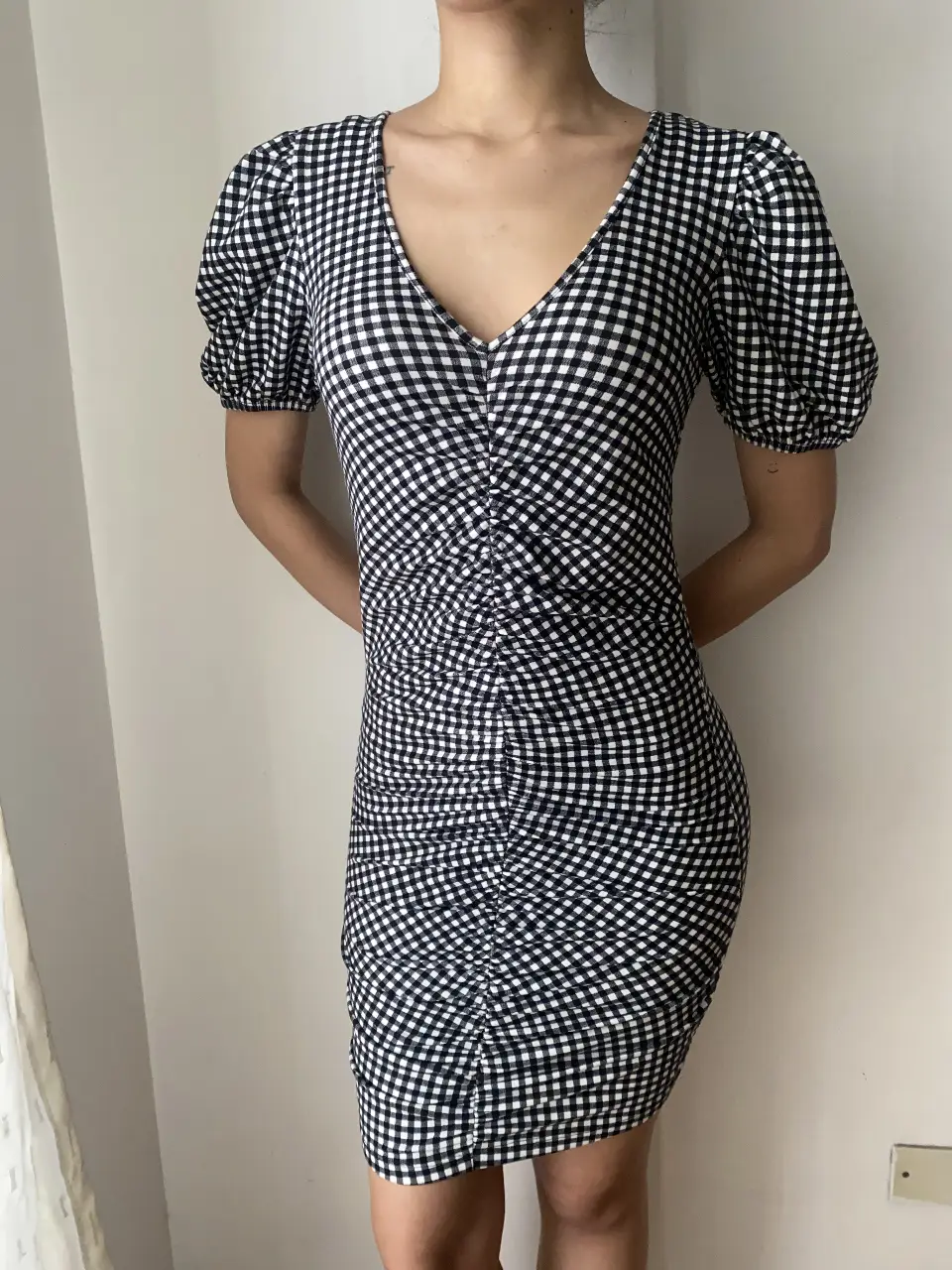 Vestido mini Forever 21, con estampado de cuadros vichy en blanco y negro. Hermoso calce, se amolda a tu cuerpo. Estira bastante, va bien a XS/S/M