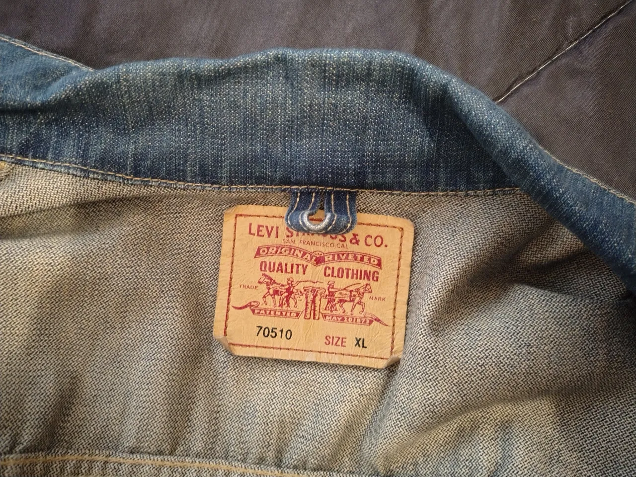 Campera Levi's - Vista 3