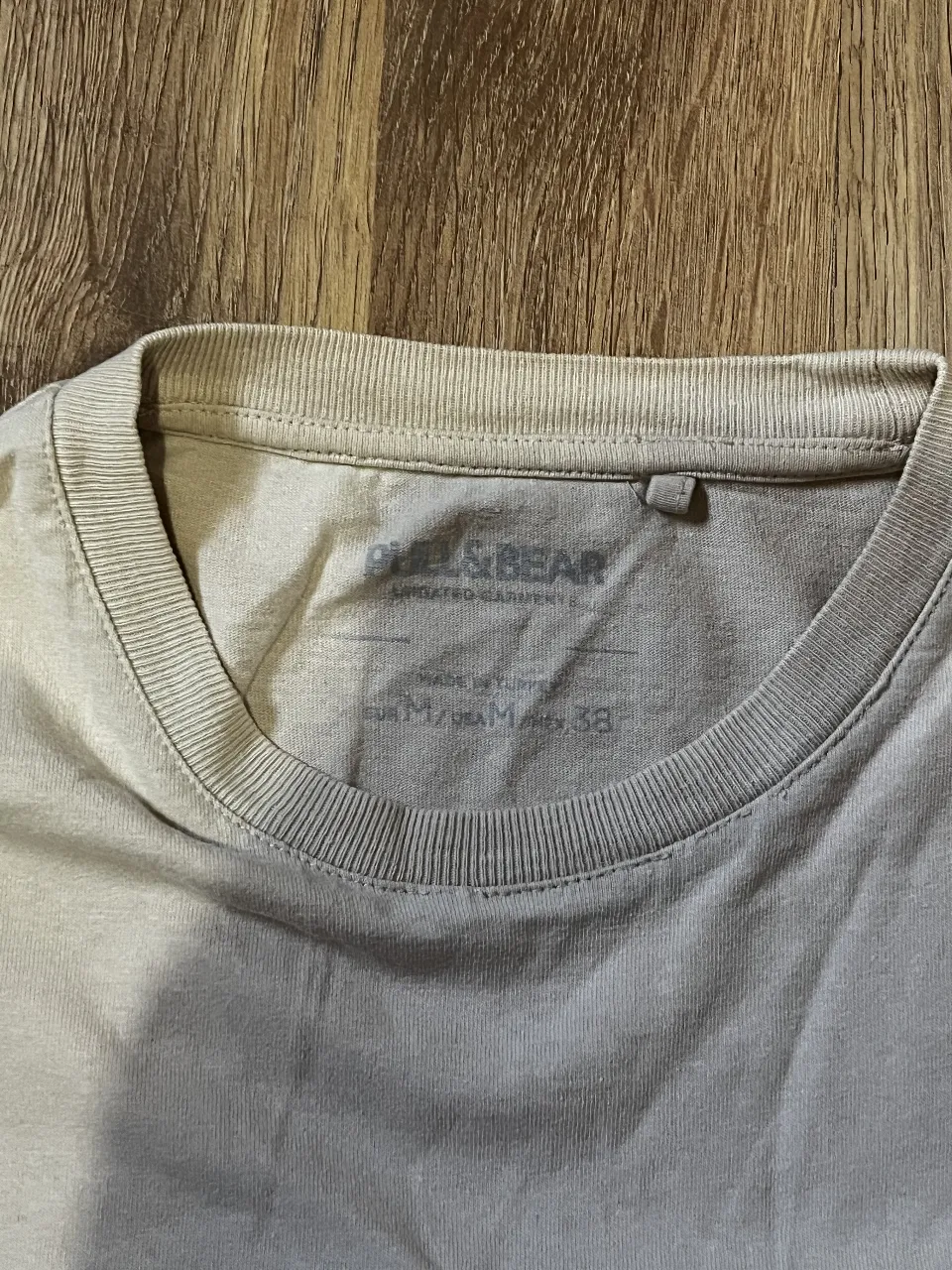 Remera PULL&BEAR - Vista 3