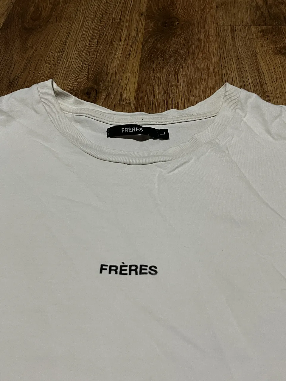 Remera Feres - Vista 2