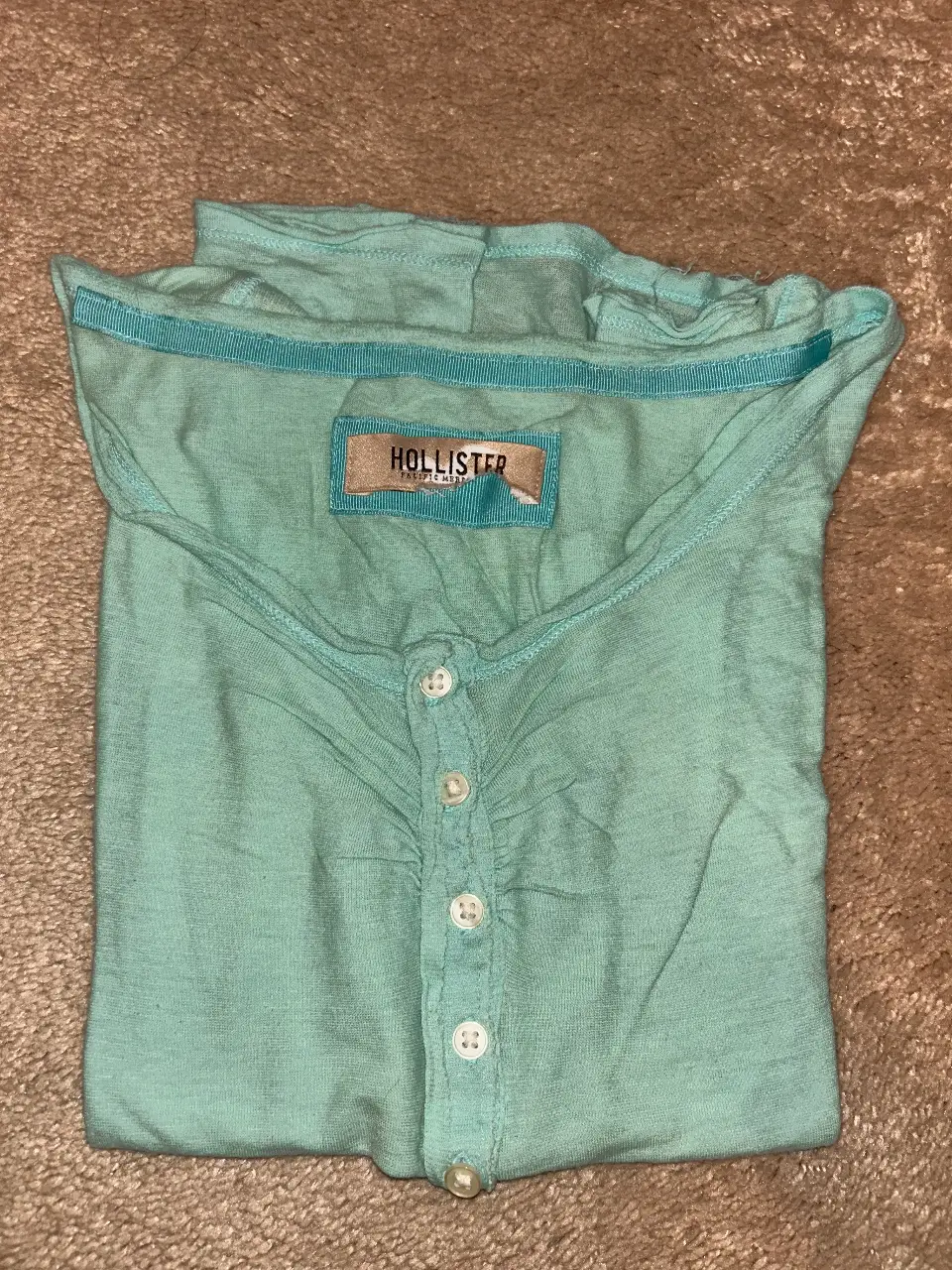 Remera Hollister - Vista 2