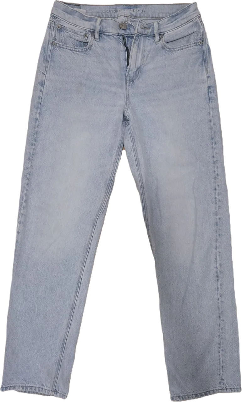 Jeans de algodón color celeste claro. Cierre y botón.