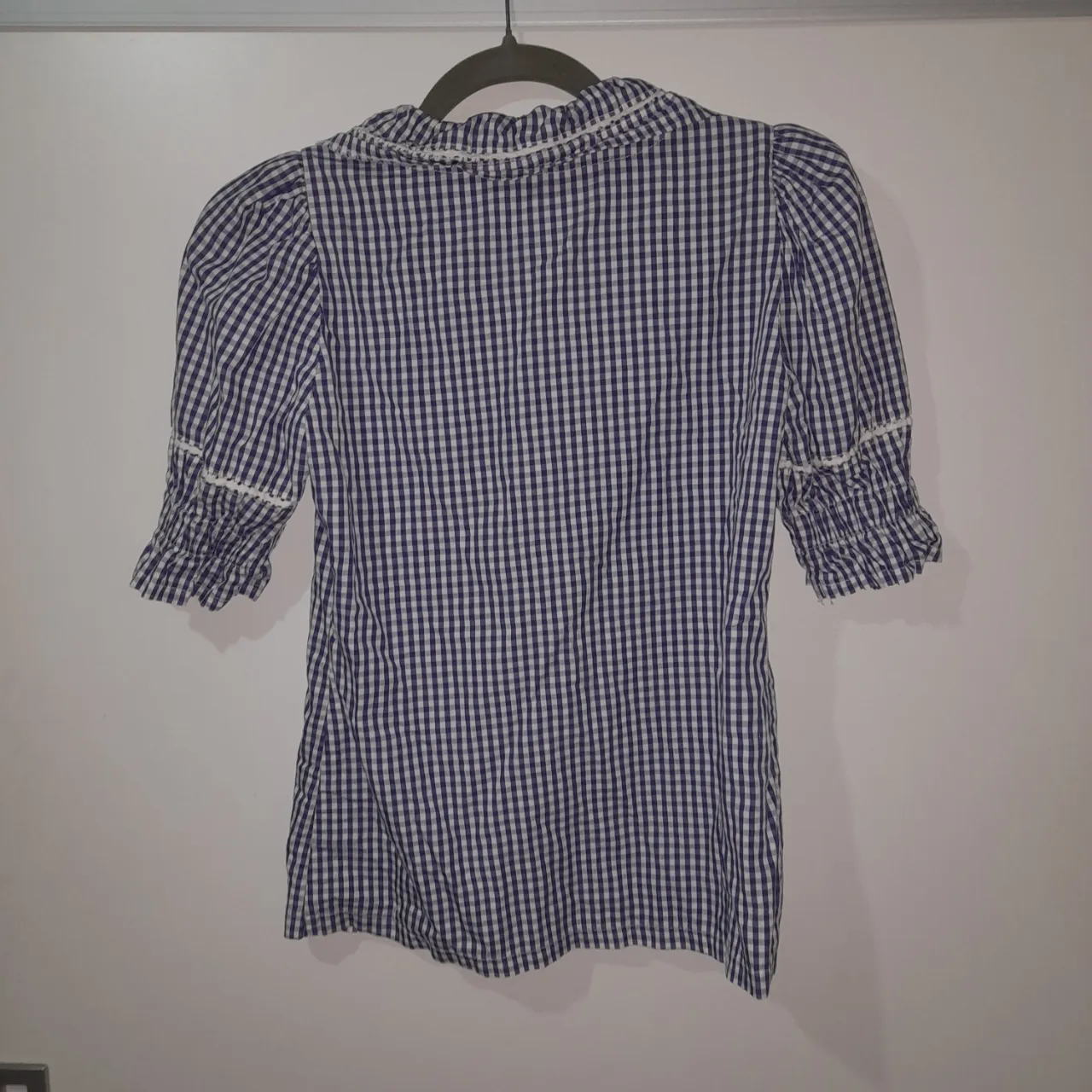 Remera Present serie - Vista 6