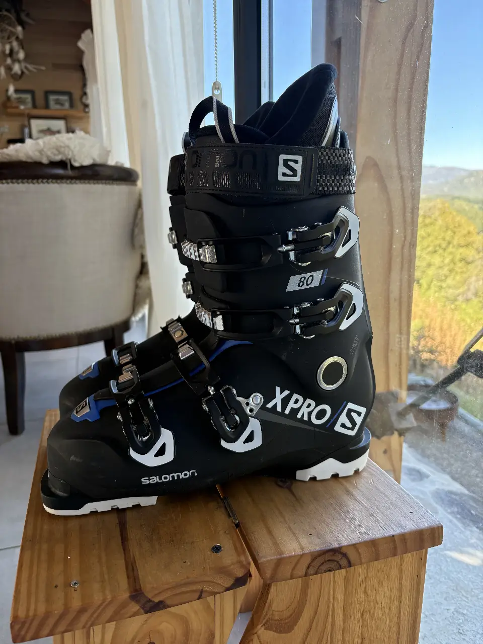 Botas de ski Salomon X Pro 80, color negro con detalles en blanco y azul. Talle 27/27.5. Ideales para la nieve.